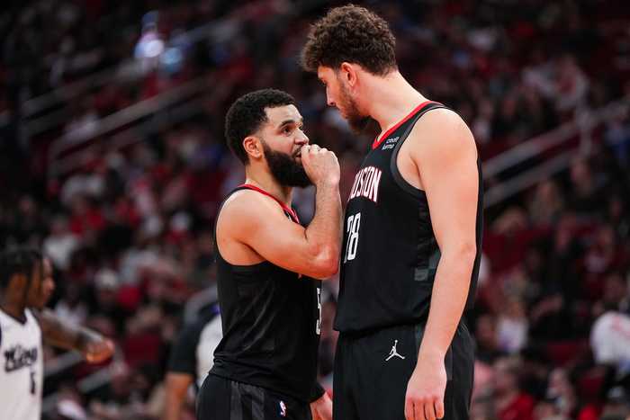 本赛季和上赛季的区别？申京：区别在于有无范弗里特