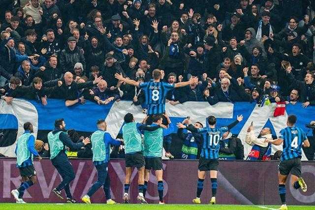 到底谁才是真蓝黑，这一天他们挺起意大利足球的脊梁