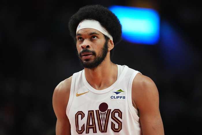 阿特金森：贾勒特·阿伦在一次膝盖对撞中受伤 这是唯一的更新