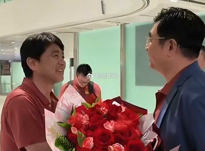 备受争议？浮嶋敏不会下课！宋凯握手+献花：谢谢你带中国队创造历史